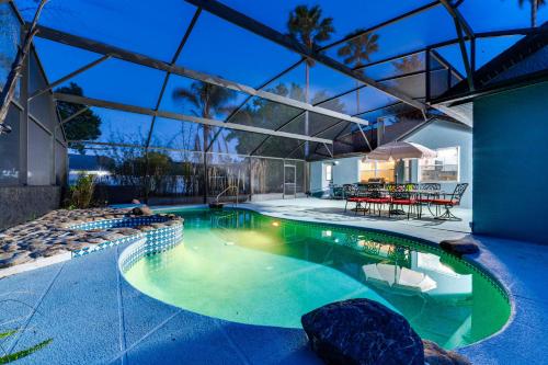 Luxe 4BR Villa Near Disney: Private Pool & Lanai photo 5