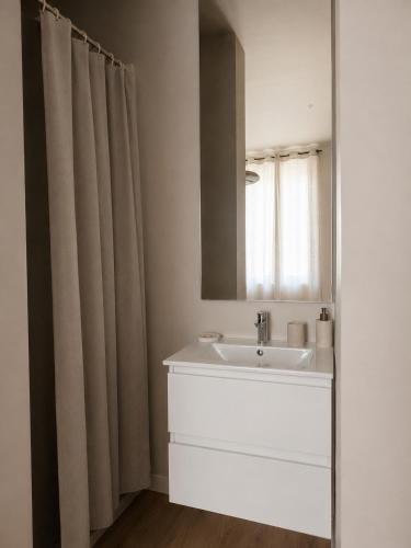 a bathroom with a sink and a mirror at Le Mas d'Elio in Cheval-Blanc