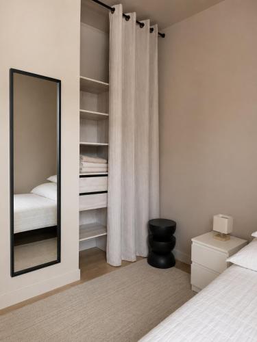 a bedroom with a mirror and a bed at Le Mas d'Elio in Cheval-Blanc