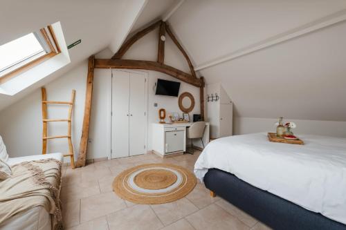 a attic bedroom with a bed and a desk at Boutique Hotel Het Zoete Zijn in Borgloon