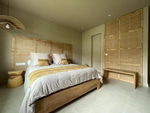 a bedroom with a large bed and windows at Nomads Kodjoviakopé in Lomé