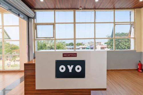 a large room with a qo sign on a wall at Hotel O Moonlight Luxury Rooms in Kāmāreddi