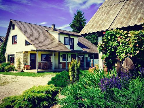 a white house with a roof and a yard at Kuivastujaani in Kuivastu