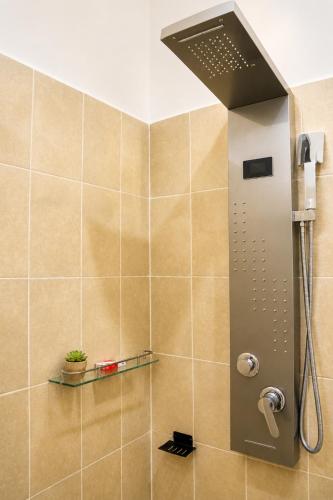 a shower with a glass shelf in a bathroom at Casa Esperanza in Playa Estacahuite