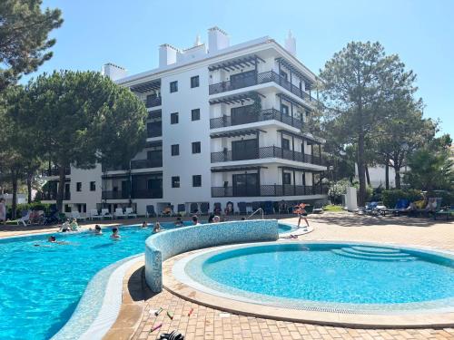 Seaside 1BDR w 2 bathrooms, AC, pool