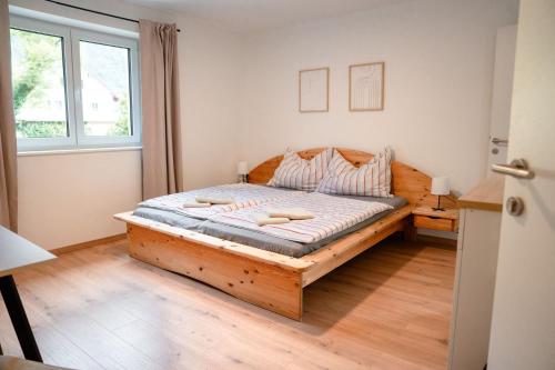 a bedroom with a wooden bed in a room at Bergblick Zimmervermietung in Ebensee