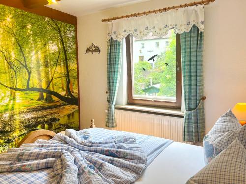 a bedroom with a bed and a window at Da Lat Homestay - mit EisCafe in Bad Schandau