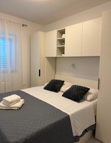 Apartment Monika - Private terrace & Parking