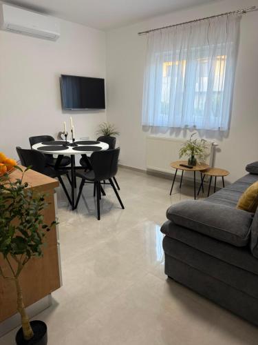 Apartment Monika - Private terrace & Parking