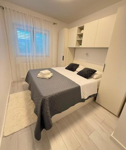 Apartment Monika - Private terrace & Parking
