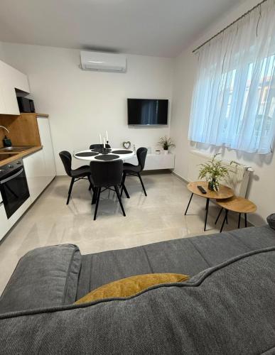 Apartment Monika - Private terrace & Parking