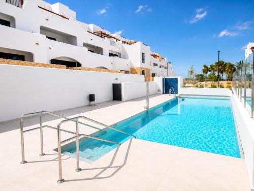 Apartamentos con piscina, terraza y parking