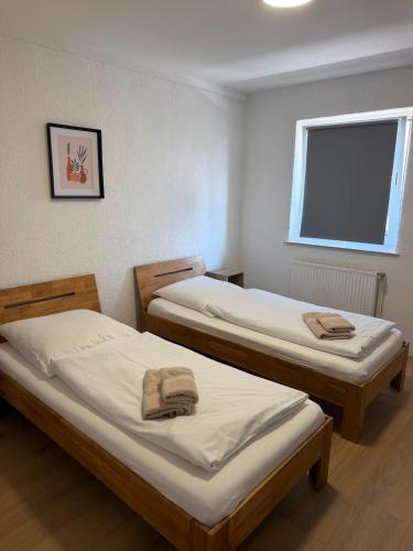 Llit o llits en una habitació de Hotel Bockenem