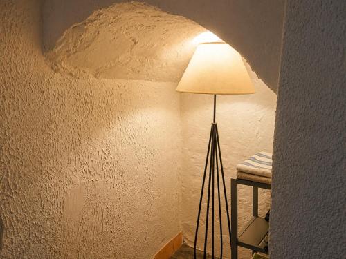 a lamp in the corner of a room with a wall at Gîte du Vieux Lyon in Lyon