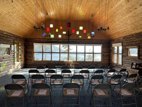 a room with a bunch of chairs in it at Shadowcliff Mountain Lodge & Retreat Center in Grand Lake