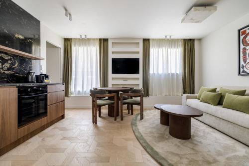 Cosy apartment with AC next to Champs Élysées