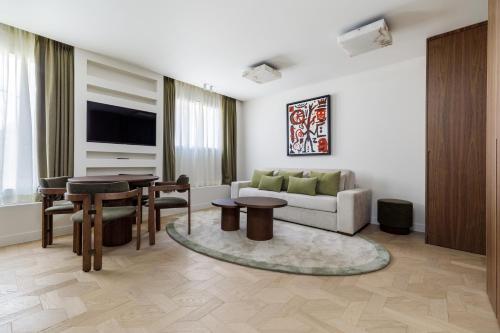 Cosy apartment with AC next to Champs Élysées