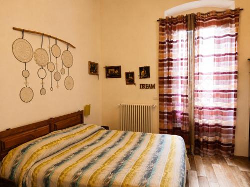 a bedroom with a bed with pans on the wall at B&B Interno SG in LʼAquila
