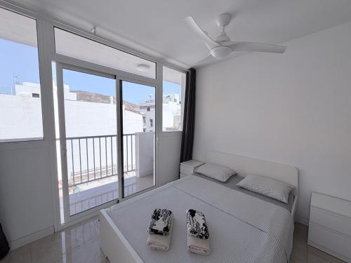 Central Room Los Cristianos