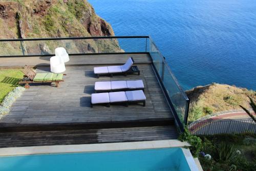 Spacious house with sea view in Caniço + private pool