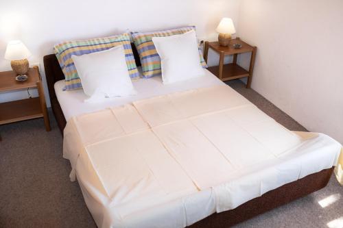 Apartments with parking space Mandre, Pag - 24574