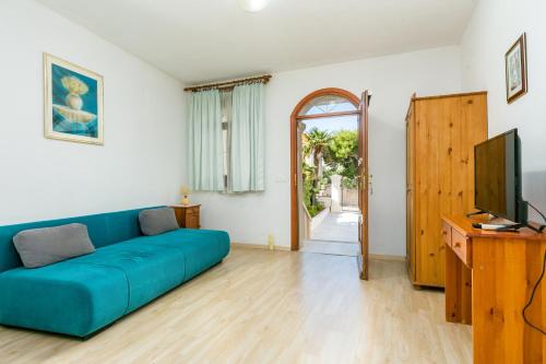 Apartments with parking space Supetar, Brac - 18307
