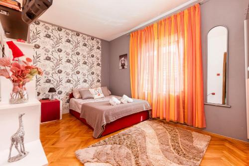 Apartments with parking space Seget Donji, Trogir - 27568