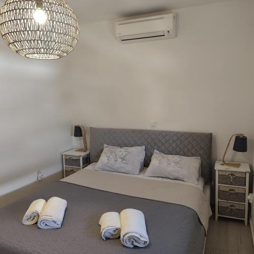 Apartments with parking space Primosten - 27867