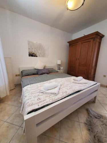 Apartments with parking space Primosten - 27868