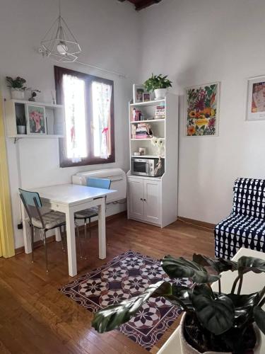 Charming studio apartment in San Frediano