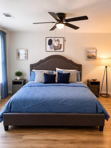 a bedroom with a bed with a ceiling fan at Blue Haven Escape in Columbus