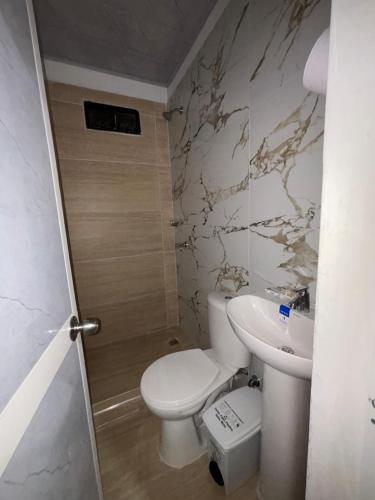 a bathroom with a toilet and a sink at La Casa del Marino in Los Naranjos