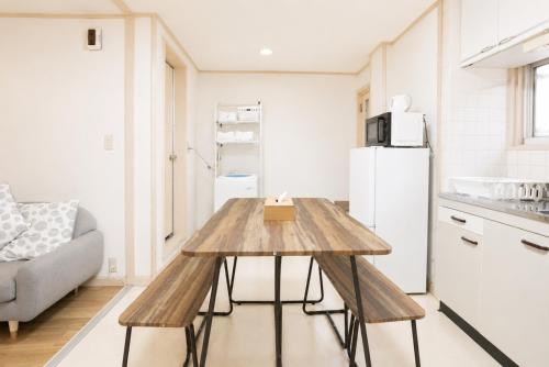 Apartment House White Mansion