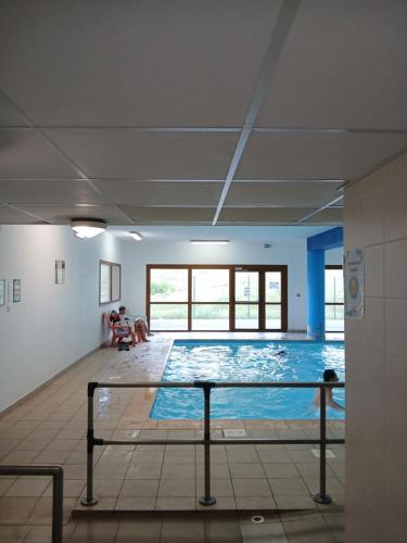 Appartement ski aux pieds, piscine et balcon