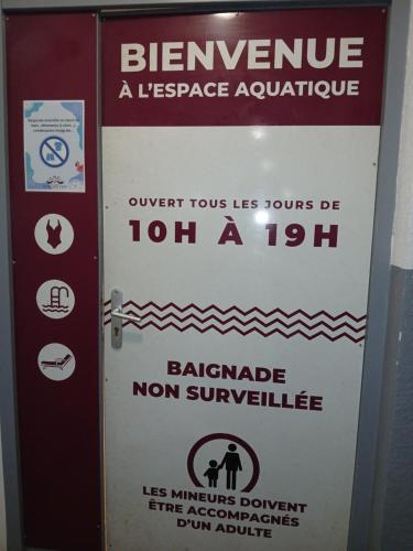 Appartement ski aux pieds, piscine et balcon