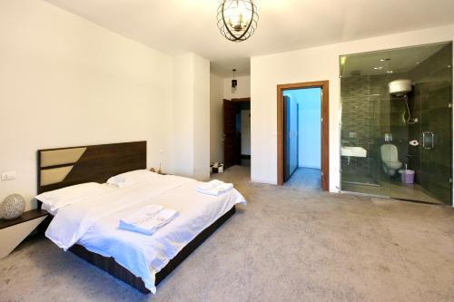 a bedroom with a large bed and a bathroom at 树屋民宿 in Cairo