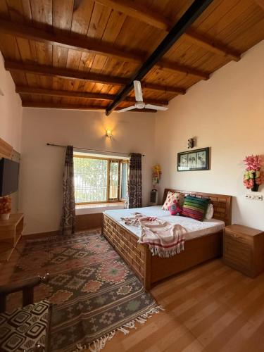 a bedroom with a large bed in a room at LRX Retreats in Chaubattia
