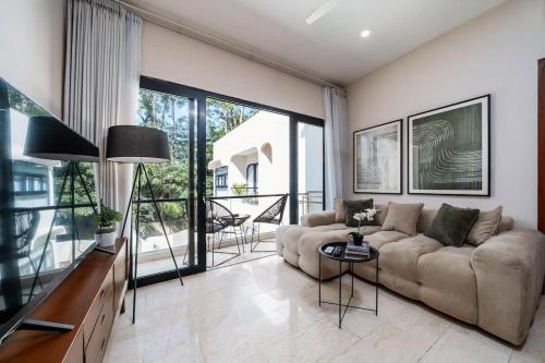 a living room with a couch and a table at Modern 1BR with Spacious Living Room in Uluwatu