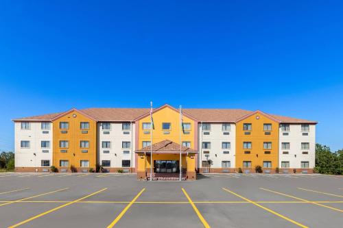 an empty parking lot in front of a building at Quality Inn & Suites McAlester on Hwy 69 in McAlester