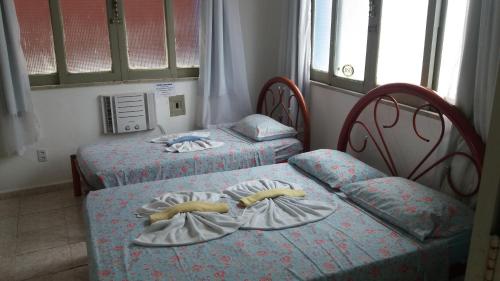 Postel nebo postele na pokoji v ubytování Britânia Hotel