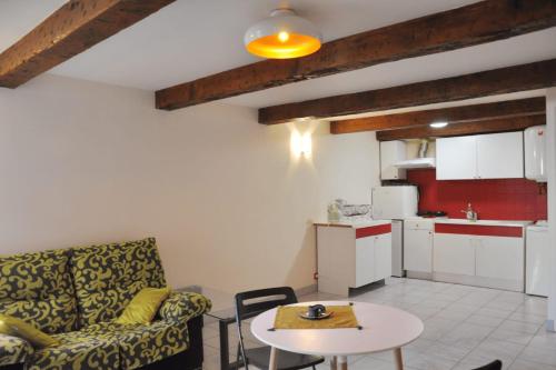 Cosy quiet apartment near the Old Port