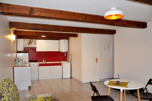 Cosy quiet apartment near the Old Port