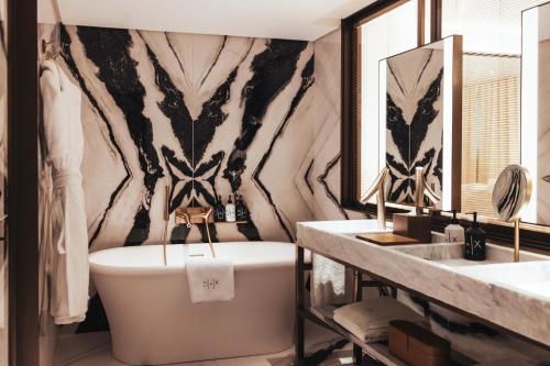 Hotel SAX Paris, LXR Hotels & Resorts photo 98