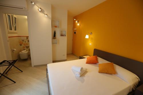 a bedroom with a bed with two towels on it at A Casa di Eli in Porto Ercole