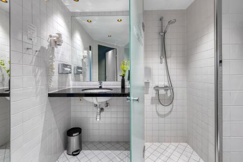 a bathroom with a shower and a sink at Hotel Hedegaarden in Vejle