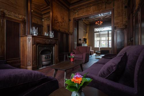 Ruang duduk di Luxueus vakantiehuis in hartje Ronse met 7 slaapkamers & badkamers