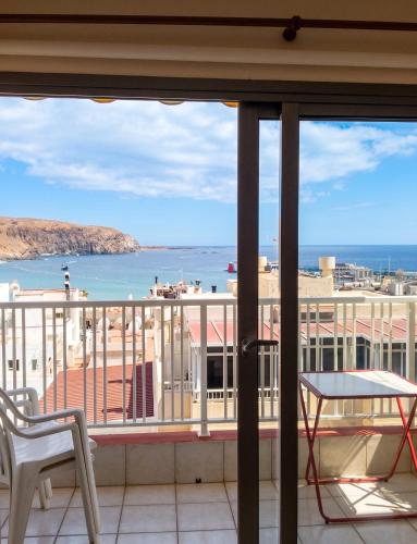 Modern studio with sea view in Arona 50 m² chic retreat