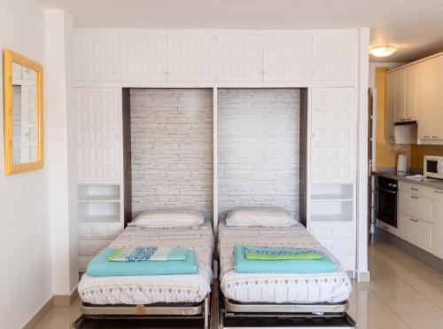 Modern studio with sea view in Arona 50 m² chic retreat