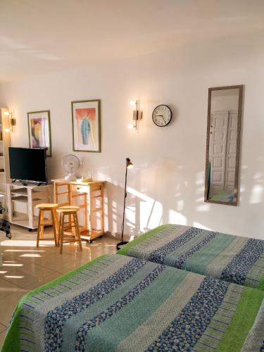 Modern studio with sea view in Arona 50 m² chic retreat