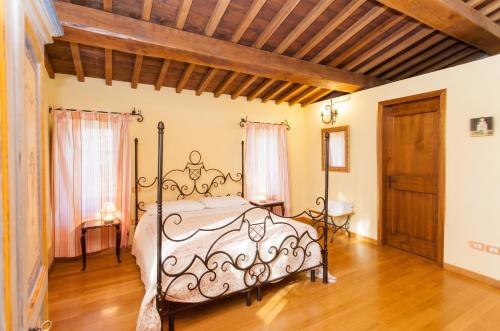 a bedroom with a bed and a wooden floor at Charming house in Ramazzano - Le Pulci with shared pool in Ramazzano